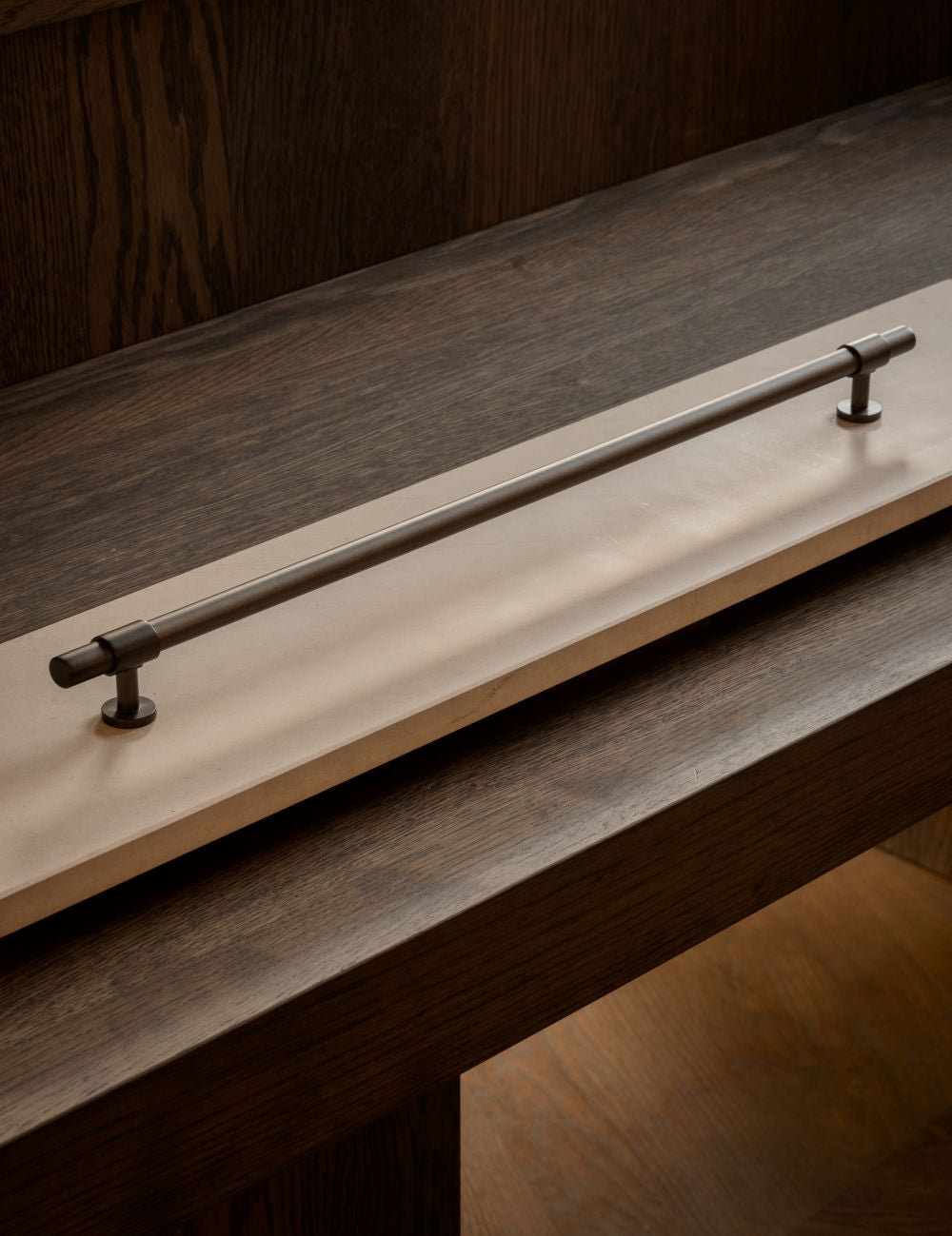 SIGNATURE 20 pull bar 476 mm in Burnished Brass. This closet pull or appliance pull from BRANDT Copenhagen are suitable for bespoke furniture, kitchens, wardrobes, and bathroom cabinetry. Luxury hardware made of solid brass.