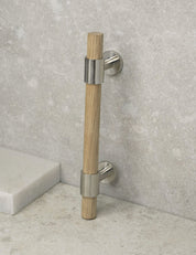 SIGNATURE 20 - pull bar 156 mm - Satin Nickel / Oak by BRANDT Copenhagen 