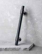 SIGNATURE 20 - pull bar 188 mm - Burnished Brass / Black Horn by BRANDT Copenhagen 