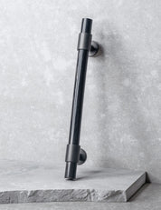 SIGNATURE 20 - pull bar 188 mm - Nearly Black / Black Horn by BRANDT Copenhagen 