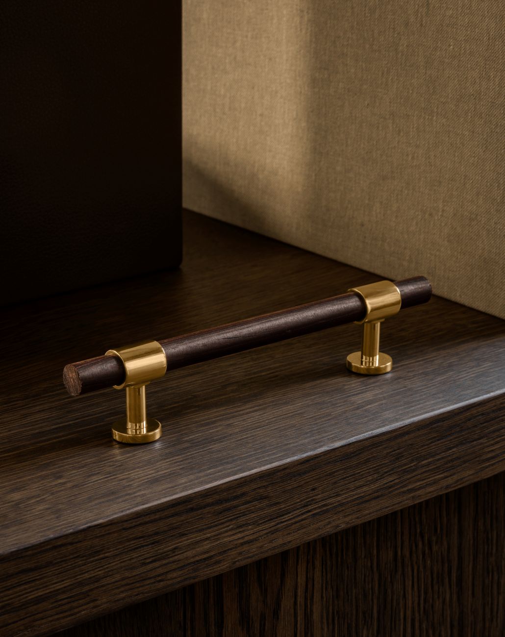 SIGNATURE 20 - pull bar 188 mm - Polished Brass / Wengé by BRANDT Copenhagen 