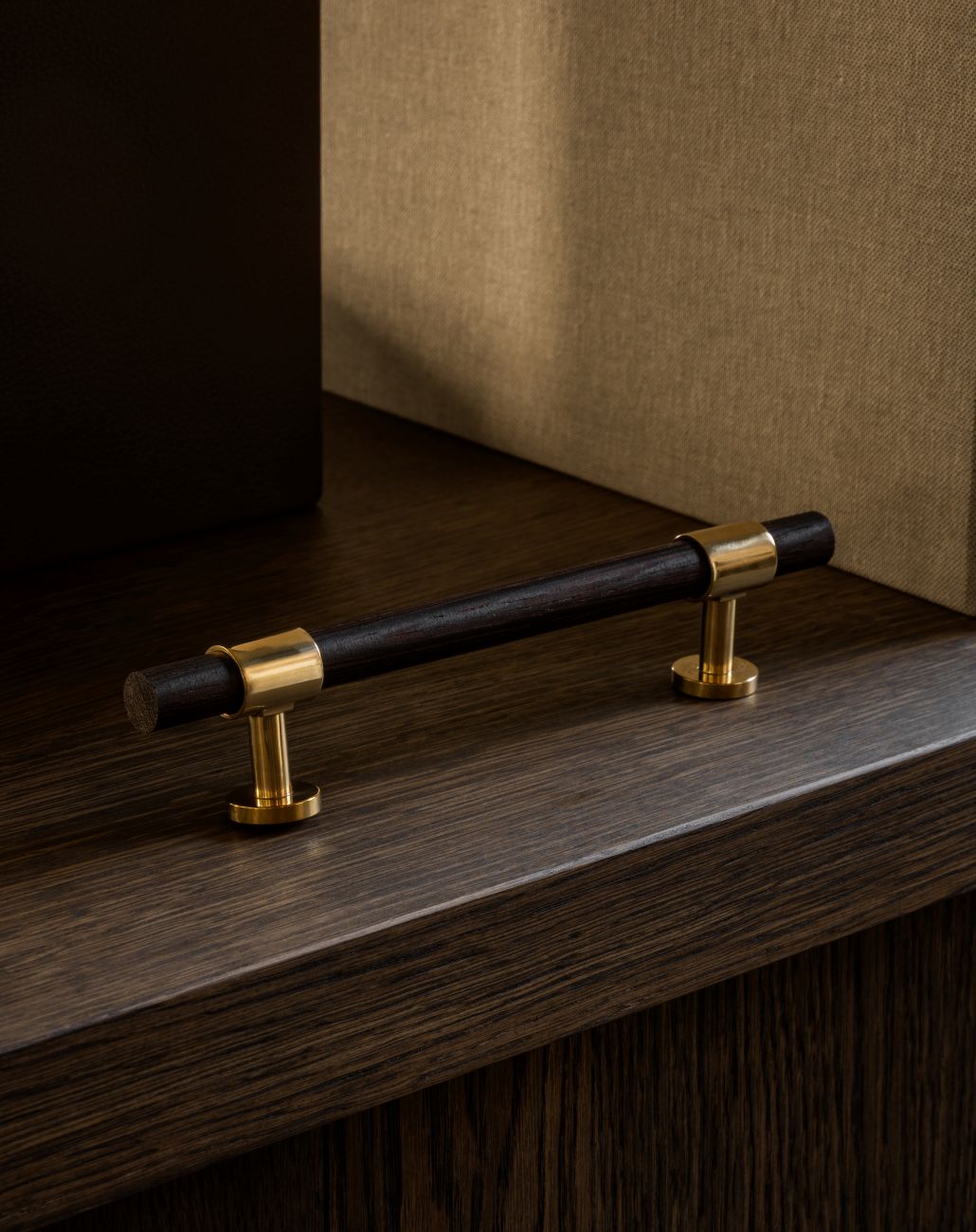 SIGNATURE 20 - pull bar 188 mm - Polished Brass / Wengé by BRANDT Copenhagen 