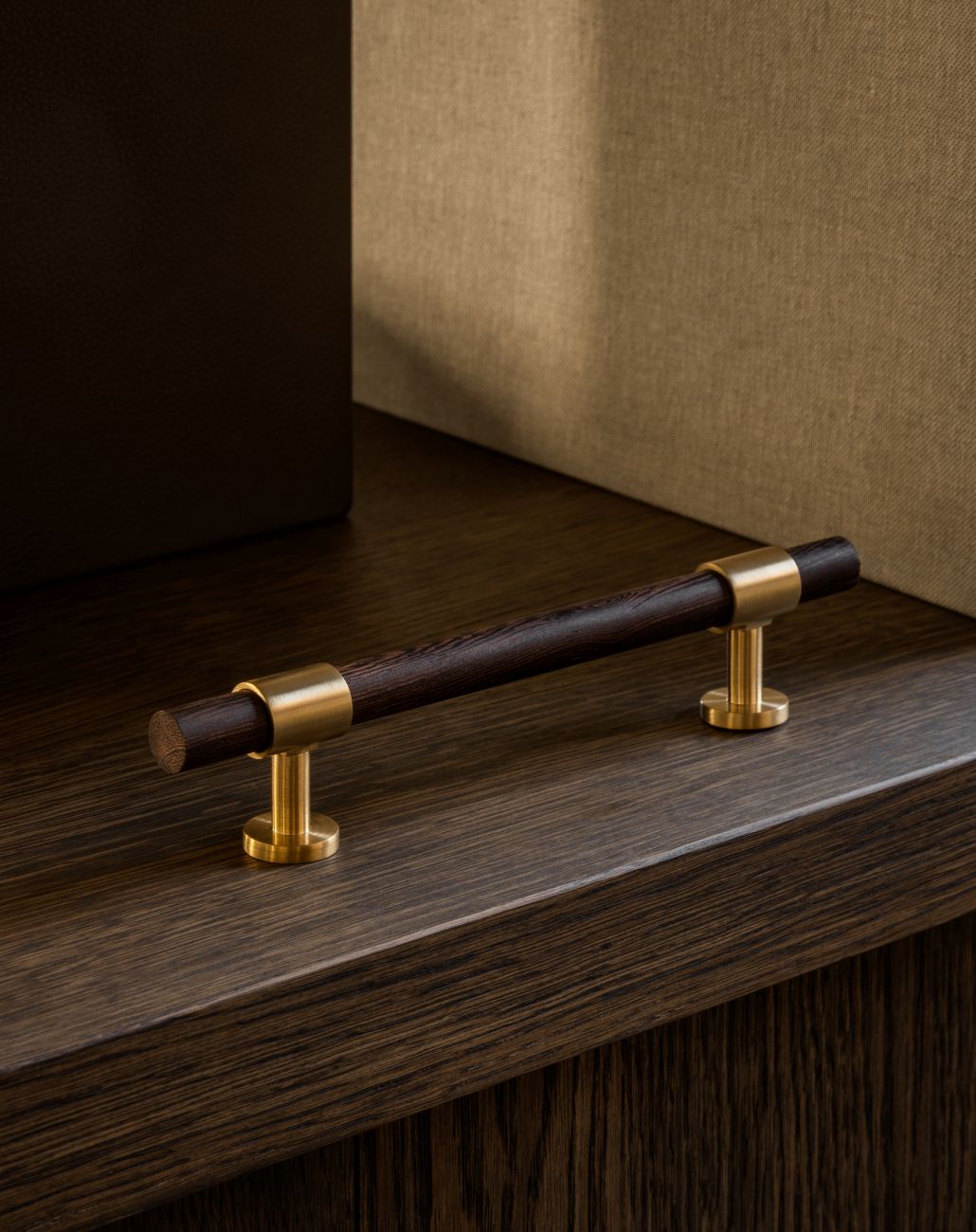 Cabinet handle SIGNATURE 20 - pull bar 188 mm - Satin Brass / Wengé by BRANDT Copenhagen 