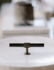 SIGNATURE 20 - T-bar 113 mm - Burnished Brass / Black Horn by BRANDT Copenhagen 