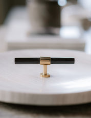 SIGNATURE 20 - T-bar 113 mm - Polished Brass / Black Horn by BRANDT Copenhagen 
