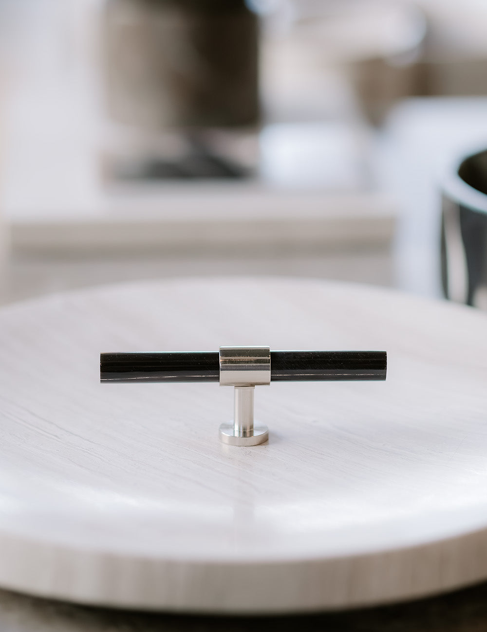 SIGNATURE 20 - T-bar 113 mm - Satin Nickel / Black Horn by BRANDT Copenhagen 