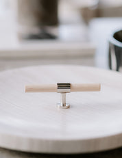 SIGNATURE 20 T-bar 113 mm - Satin Nickel / Oak by BRANDT Copenhagen 