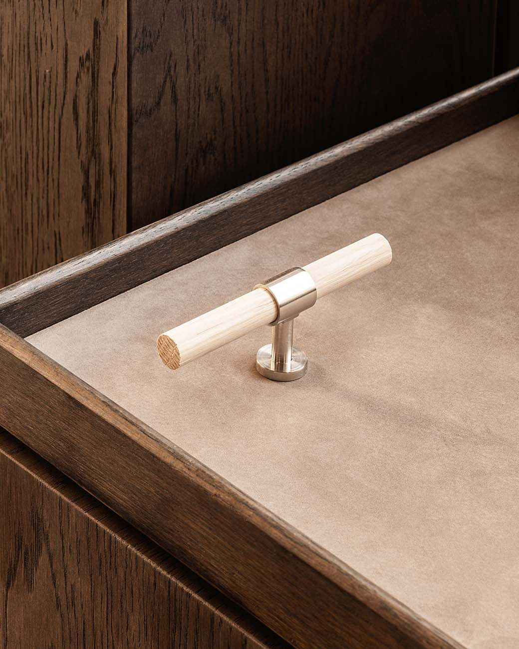 brandtcph-signature20-t-bar-113mm-satin-nickel-oak_1tiff.jpg