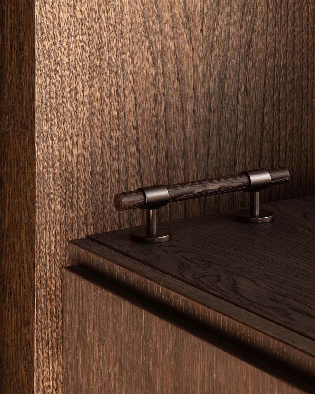 SIGNATURE 30 - pull bar 156 mm - Burnished Brass / Wengé