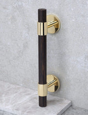 SIGNATURE 30 - pull bar handle 156 mm - Polished Brass / Black Horn by BRANDT Copenhagen 