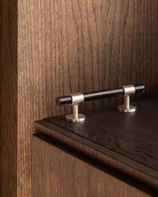 SIGNATURE 30 - pull bar 156 mm - Satin Nickel / Black Horn