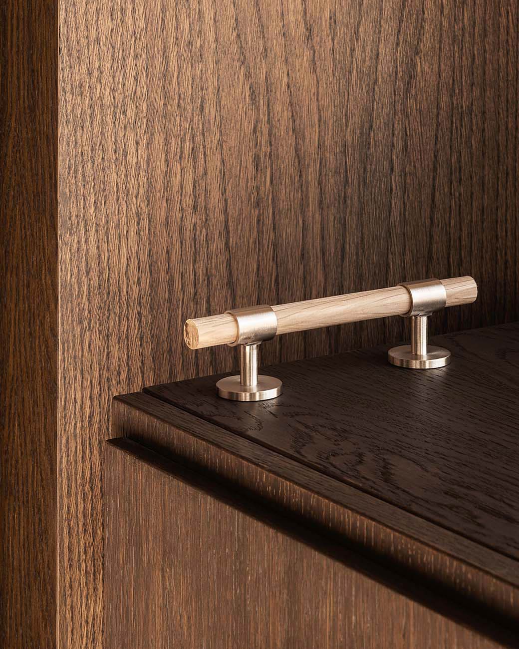brandtcph-signature30-pull-bar-156mm-satin-nickel-oak_1tiff.jpg