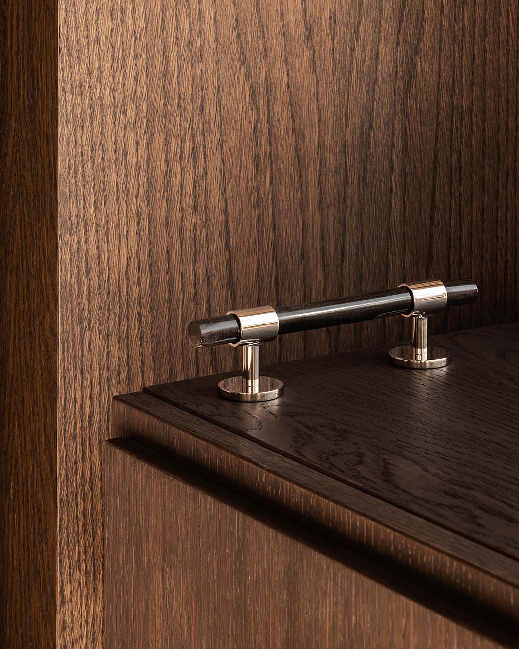 brandtcph-signature30-pullbar-156-polished-nickel-black-horn_1tiff.jpg