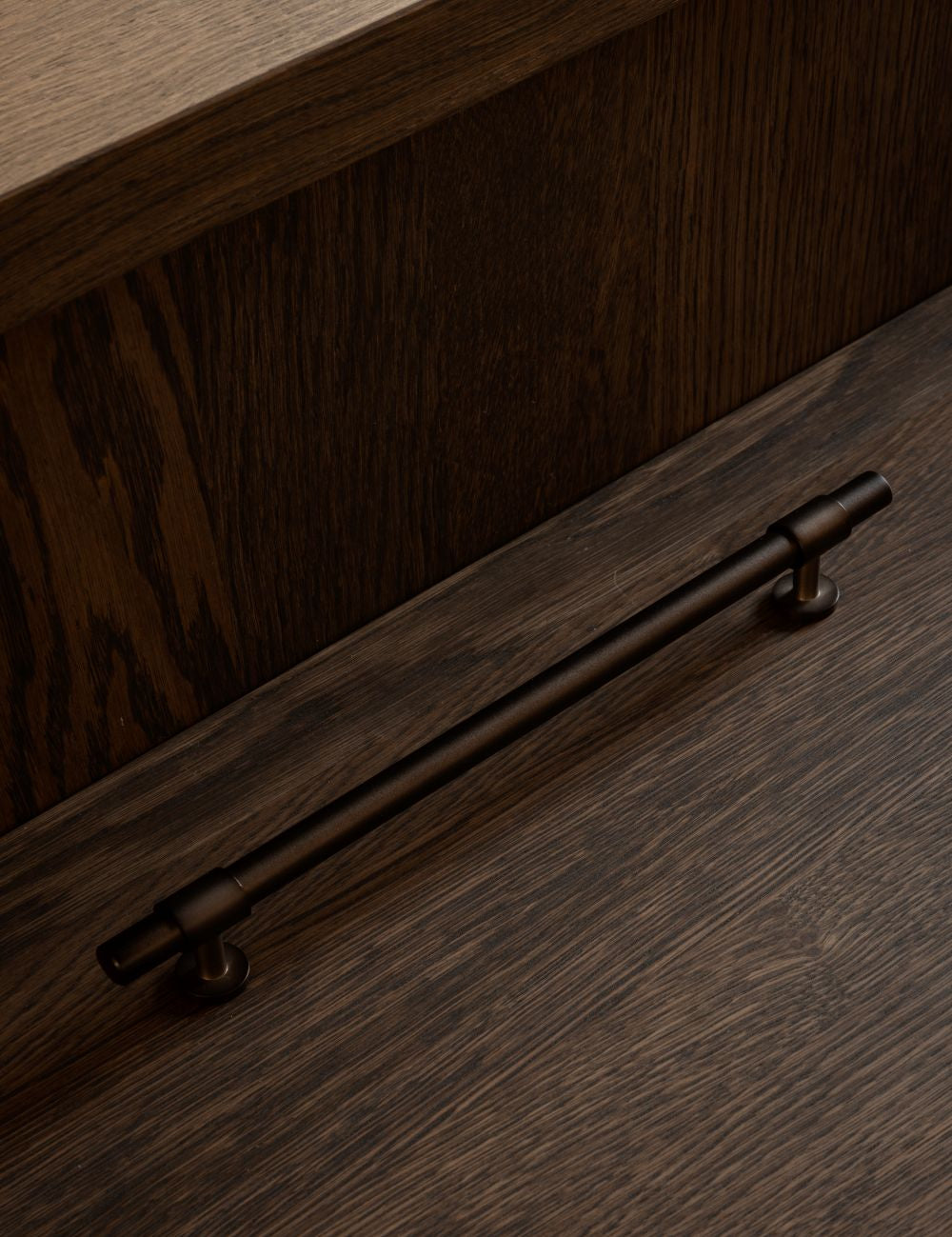 SIGNATURE 30 pull bar 476 mm in Burnished Brass. This closet pull or appliance pull from BRANDT Copenhagen are suitable for bespoke furniture, kitchens, wardrobes, and bathroom cabinetry. Luxury hardware made of solid brass.