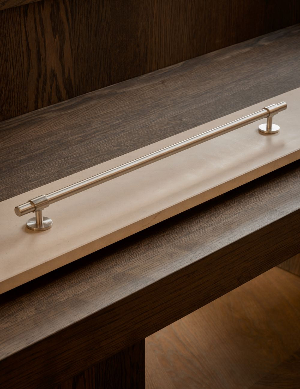 SIGNATURE 30 pull bar 476 mm in Burnished Brass. This closet pull or appliance pull from BRANDT Copenhagen are suitable for bespoke furniture, kitchens, wardrobes, and bathroom cabinetry. Luxury hardware made of solid brass.