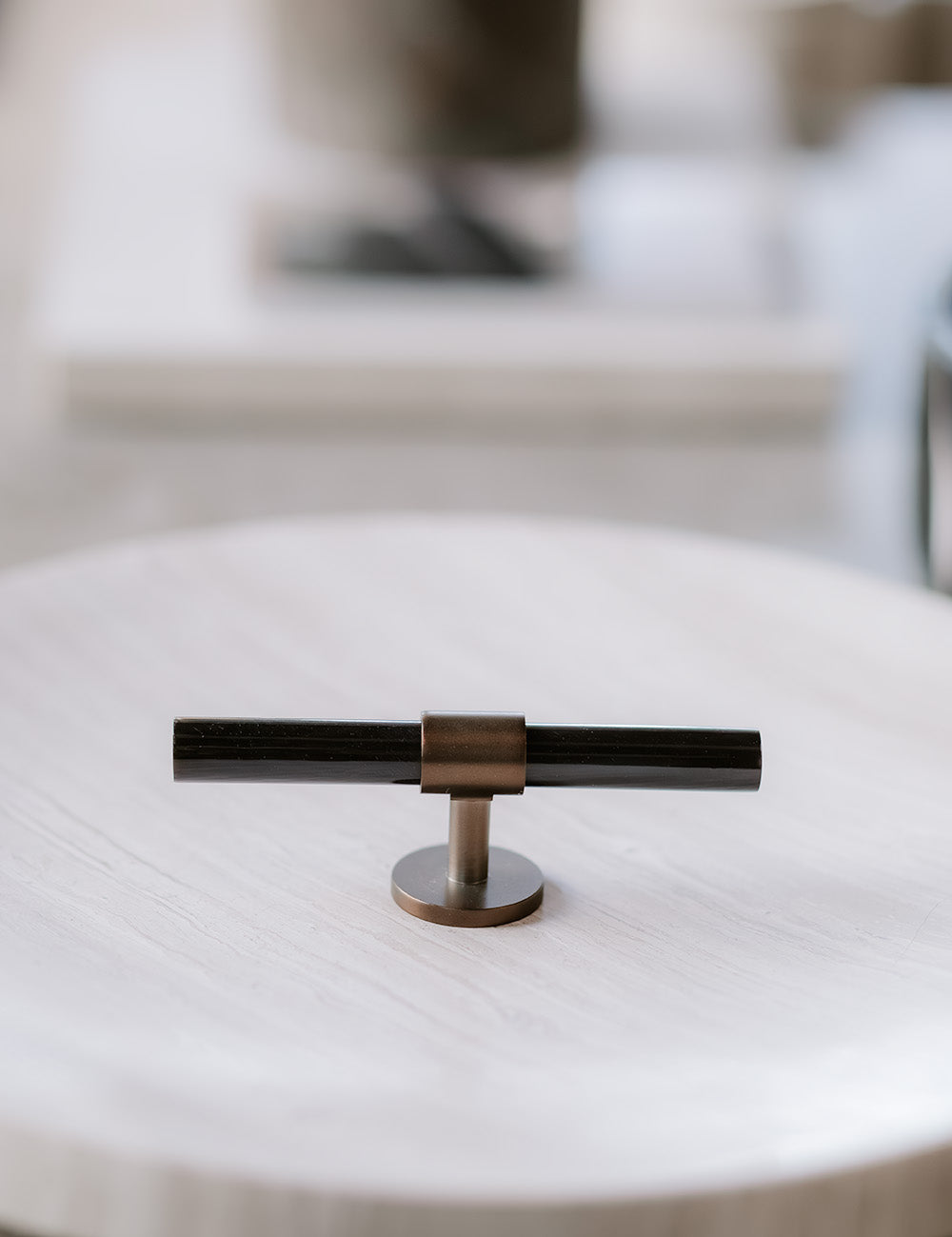 SIGNATURE 30 - T-bar 113 mm - Burnished Brass / Black Horn by BRANDT Copenhagen 