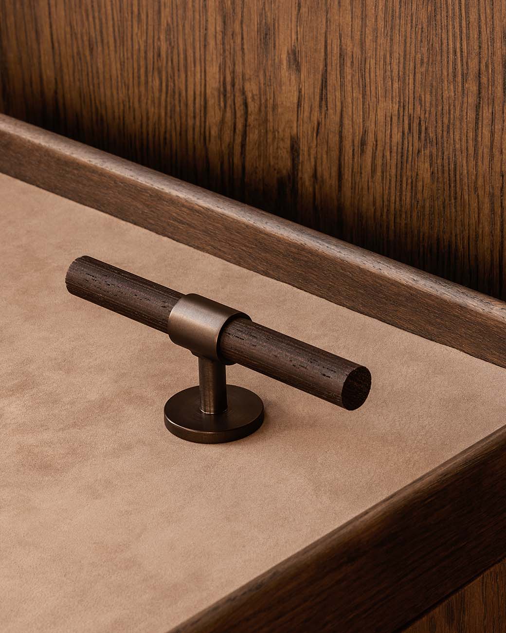 brandtcph-signature30-t-bar-113mm-burnished-brass-wenge_1tiff.jpg