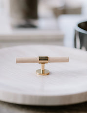 SIGNATURE 30 - T-bar 113 mm - Polished Brass / Oak by BRANDT Copenhagen 