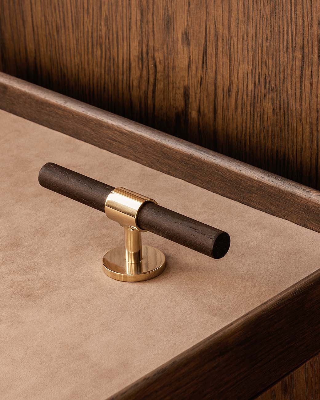 brandtcph-signature30-t-bar-113mm-polished-brass-wenge_1tiff.jpg