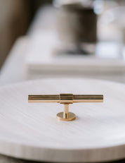 SIGNATURE 30 - T-bar handle 113 mm - Polished Brass / Polished Brass by BRANDT Copenhagen 