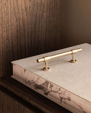 SIGNATURE slim - pull bar 150 mm - Polished Brass / Polished Brass