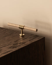 SIGNATURE slim - T-bar 107 mm - Polished Brass / Oak