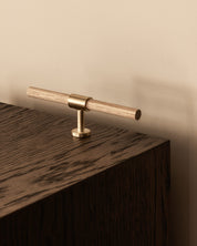SIGNATURE slim - T-bar 107 mm - Satin Brass / Oak