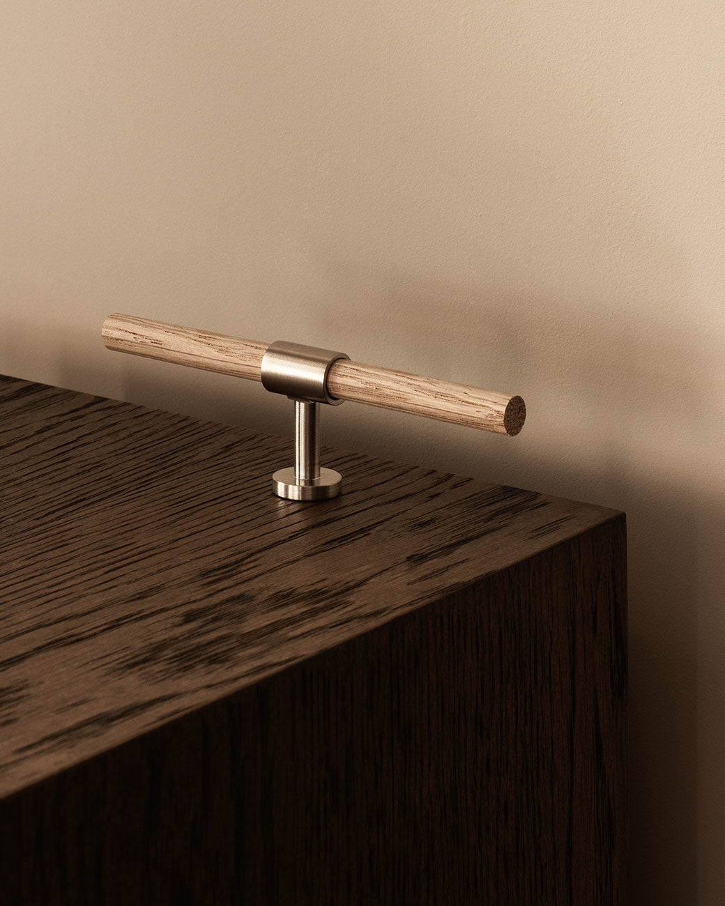 brandtcph-signatureslim-t-bar-107mm-satin-nickel-oak_1tiff.jpg