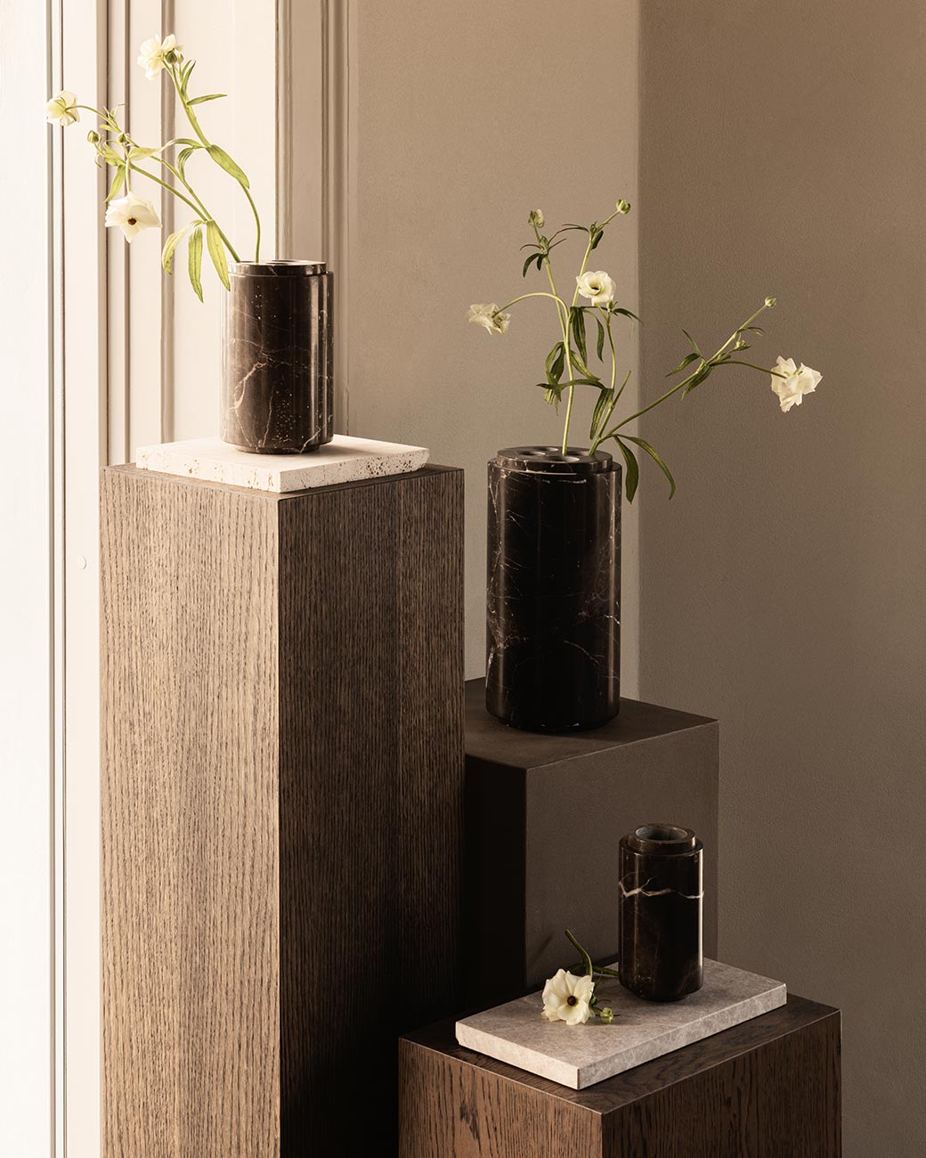 brandtcph-stem-vase-collection-shadow-black_1tiff_8183ac77-1258-4287-b51d-3bfcca59142c.jpg
