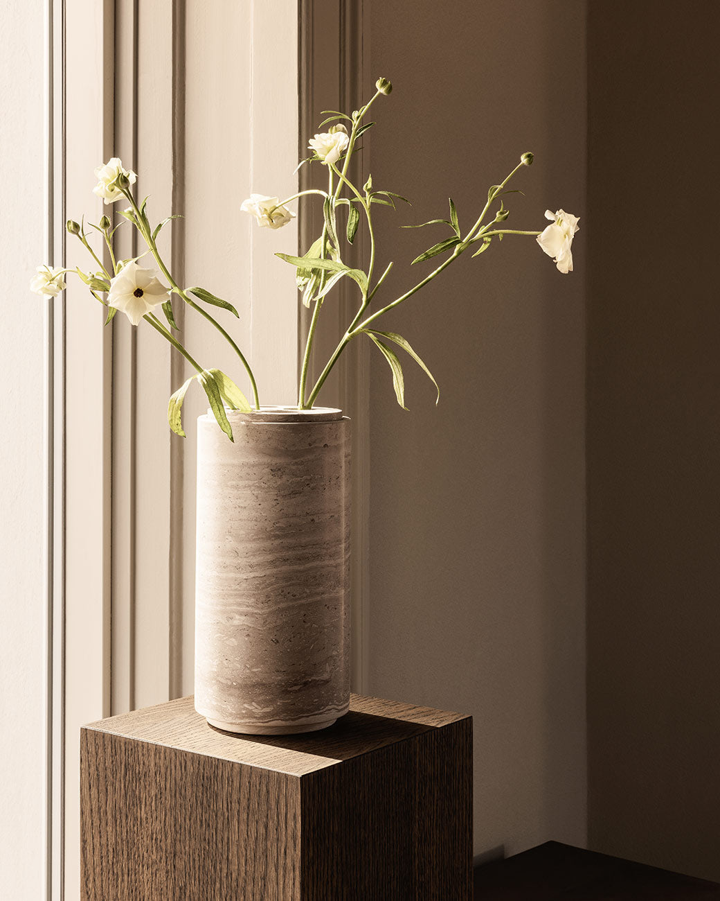 brandtcph-stem-vase-large-chalk-grey_1tiff_216def79-d3ed-41f9-a26b-1340754e447b.jpg