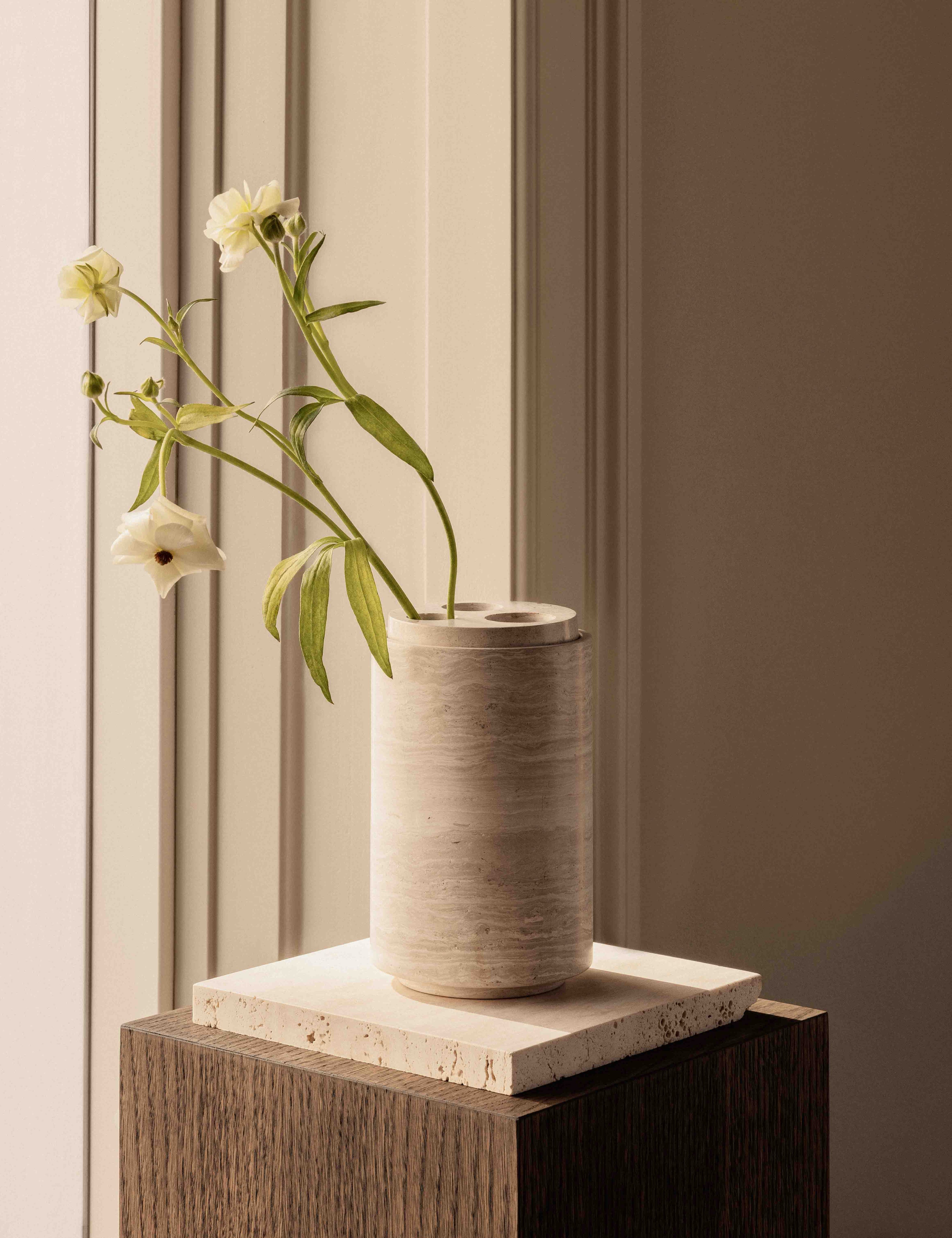 brandtcph-stem-vase-medium-chalk-grey_1tiff.jpg
