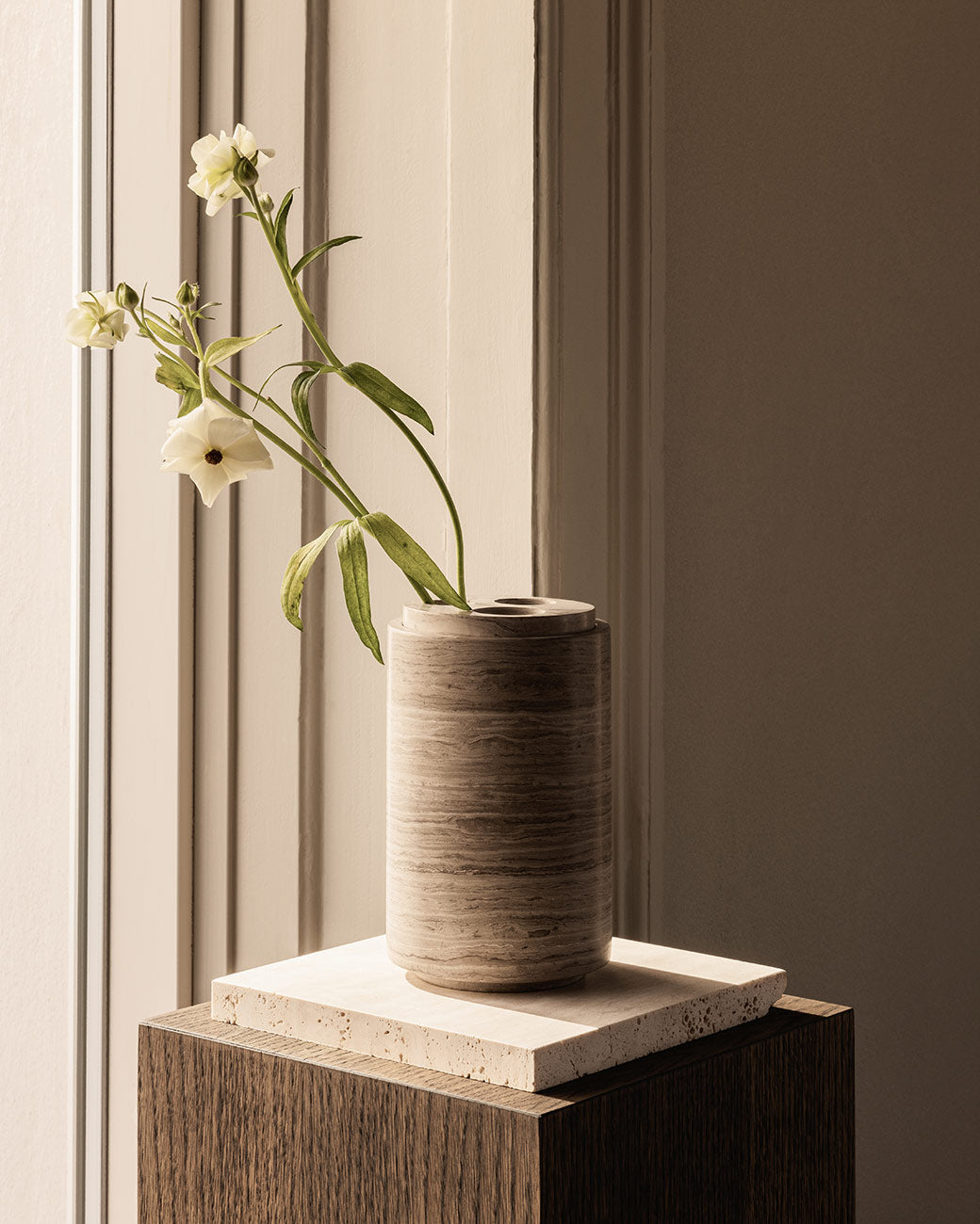 brandtcph-stem-vase-medium-smoke-grey_1tiff.jpg