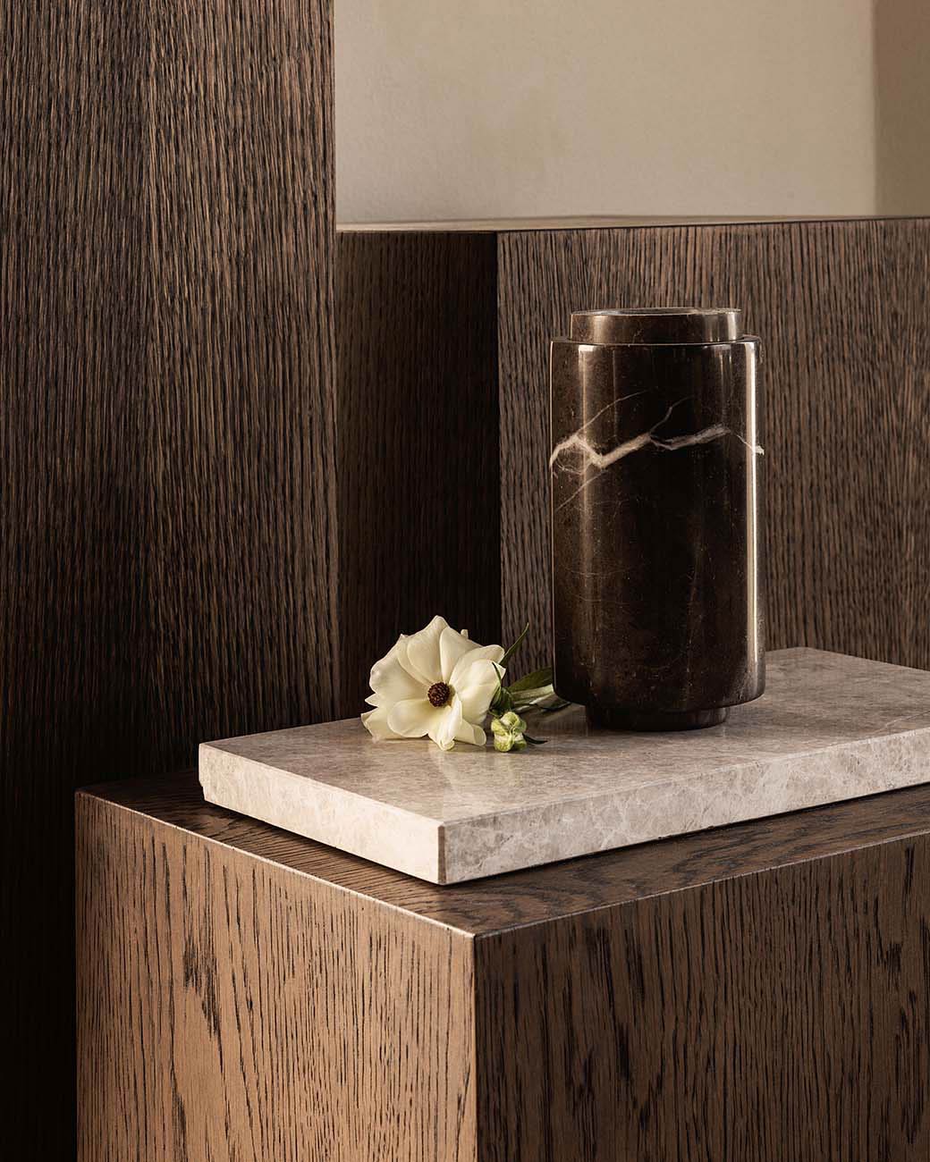 brandtcph-stem-vase-small-shadow-black_1tiff.jpg