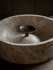 VALE hook and knob in Burnished Brass Patina. VALE is part of our organic shaped hardware. Designed by Julie Brandt for BRANDT Copenhagen.