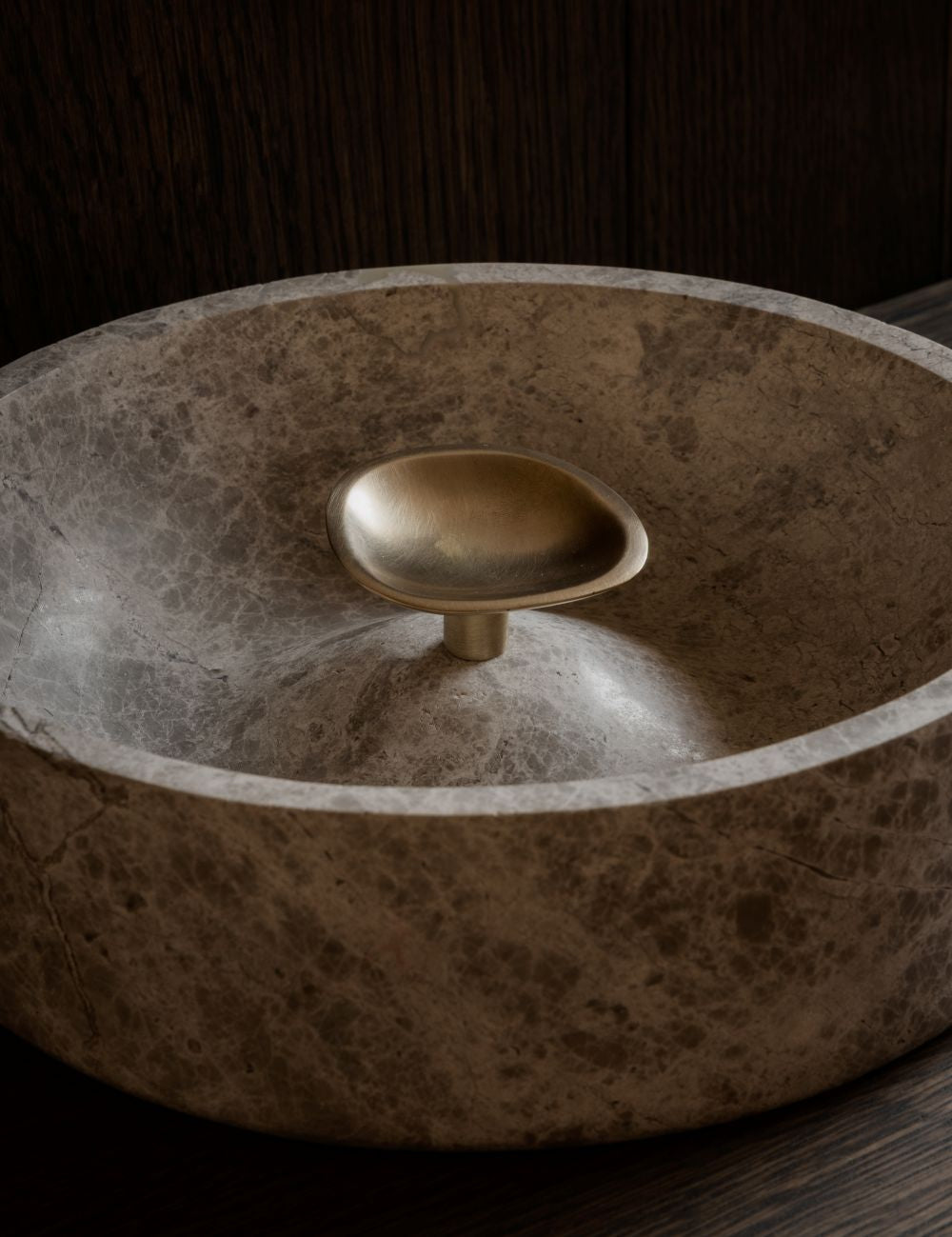 VALE hook and knob large in Satin Brass is part of our organic shaped hardware collection. Designed by Julie Brandt for BRANDT Copenhagen. 