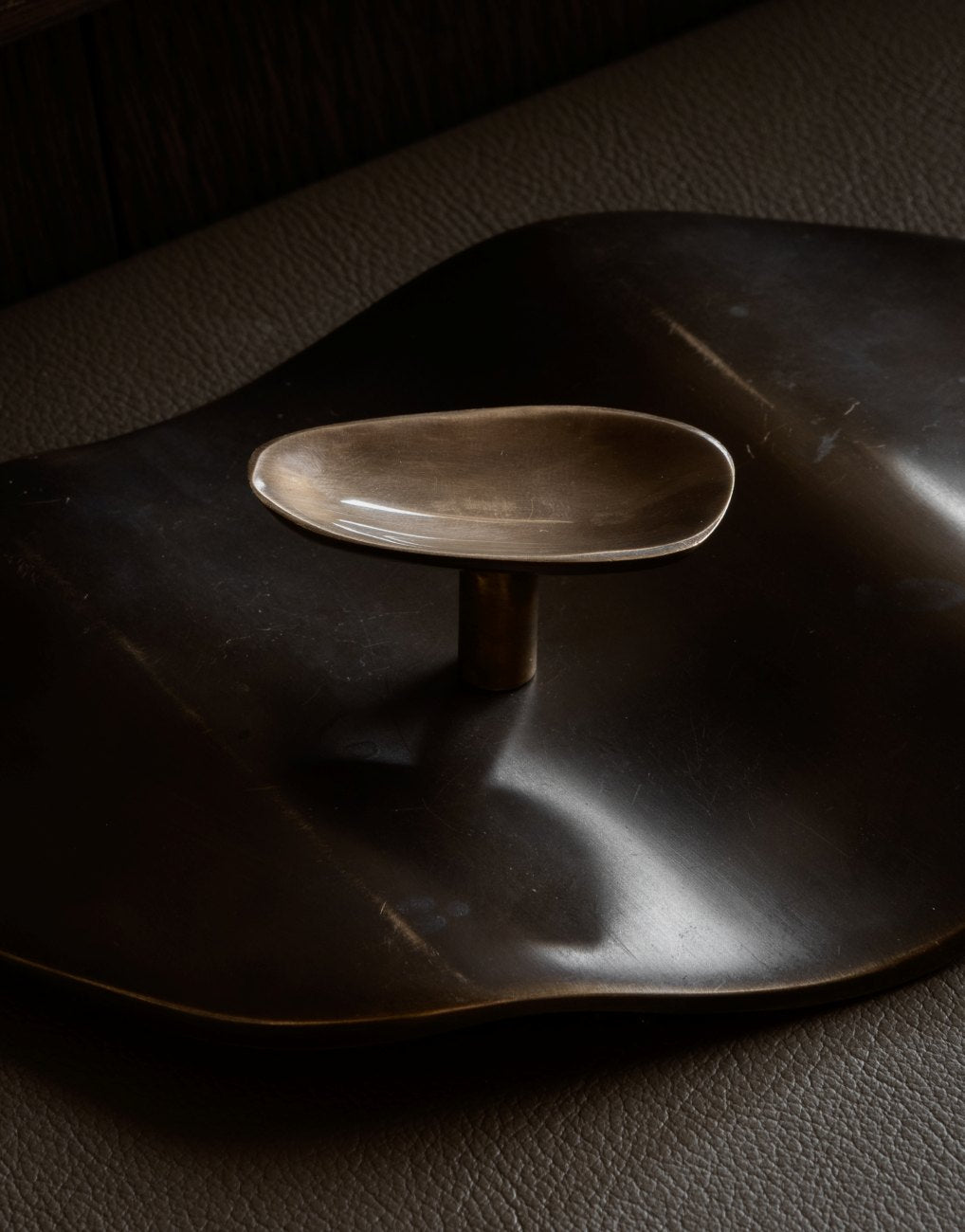 VALE knob oval i Burnished Brass Patina is part og our organíc shaped hardware for cabinets and kitchens. Designed by Julie Brandt for BRANDT Copenhagen.