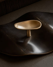 VALE knob oval i Satin Brass is part og our organíc shaped hardware for cabinets and kitchen fronts. Designed by Julie Brandt for BRANDT Copenhagen.