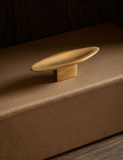 VALE T-bar in Burnished Brass Patina is part og our organíc shaped hardware for cabinets and kitchen fronts. Designed by Julie Brandt for BRANDT Copenhagen.