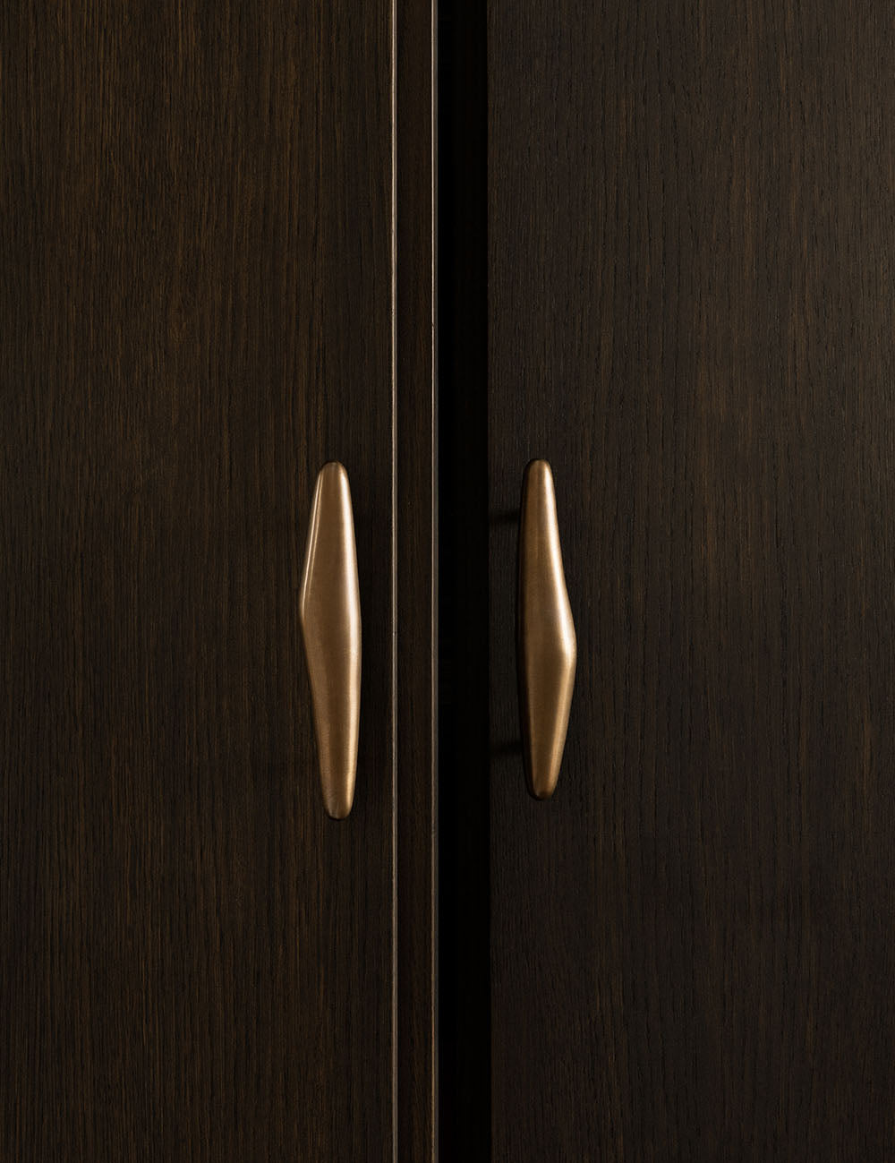BRANDT Copenhagen NOBLE long pull bars in satin brass