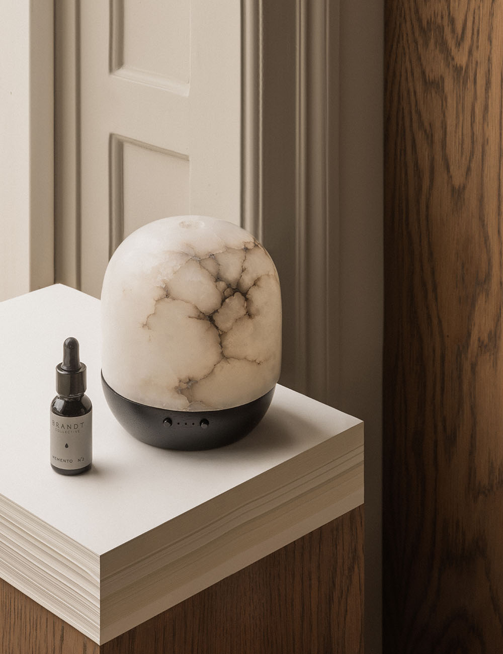 SERENE aroma diffuser lamp - Alabaster – BRANDT Copenhagen